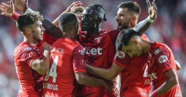 Do futebol amador ao gol na Liga Europa: a incrível jornada de um atacante móvel
