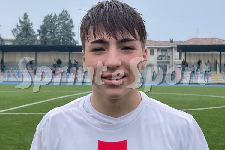 Convinto dal suo allenatore a restare, il classe 2006 entra ...